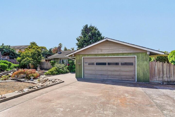 Property Photo:  25 Brook Court  CA 95076 