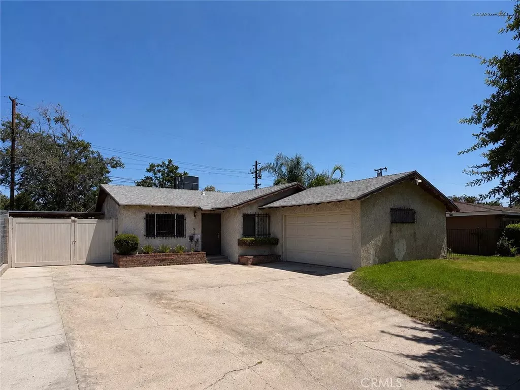 Property Photo: 1575 Arizona CA 92411