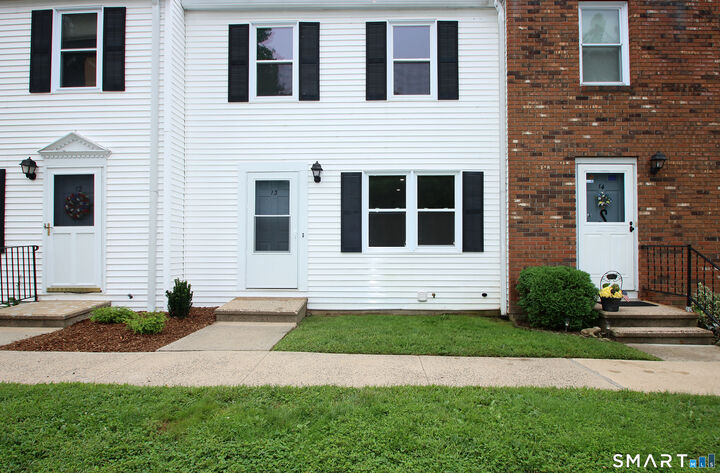 Property Photo:  13 Colonial Village 13  CT 06484 