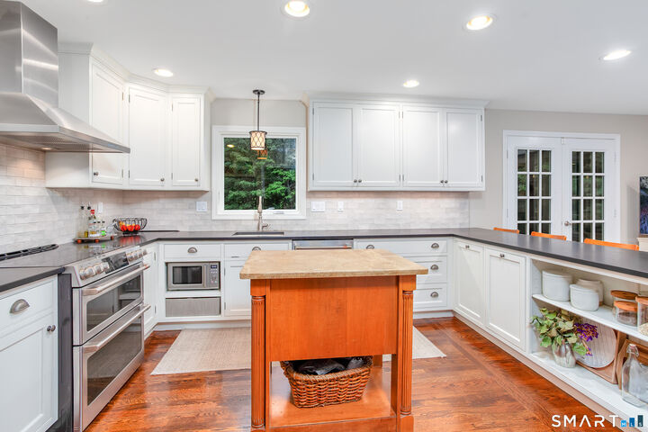 Property Photo:  750 Foster Court  CT 06410 