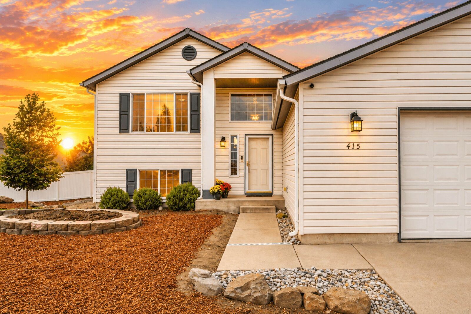 Property Photo:  415 Simpson Pkwy  WA 99004 