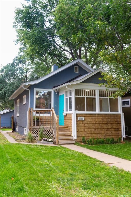 Property Photo:  1019 C Avenue N  SK S7L 1K1 