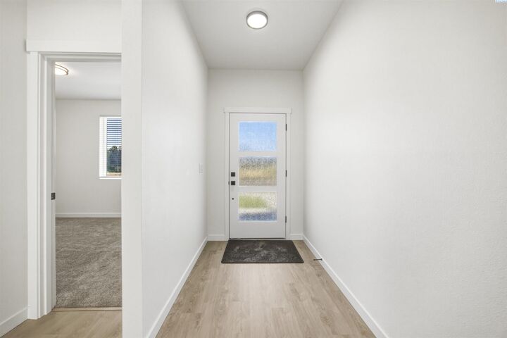 Property Photo:  130 E 25th Ave  WA 99337 