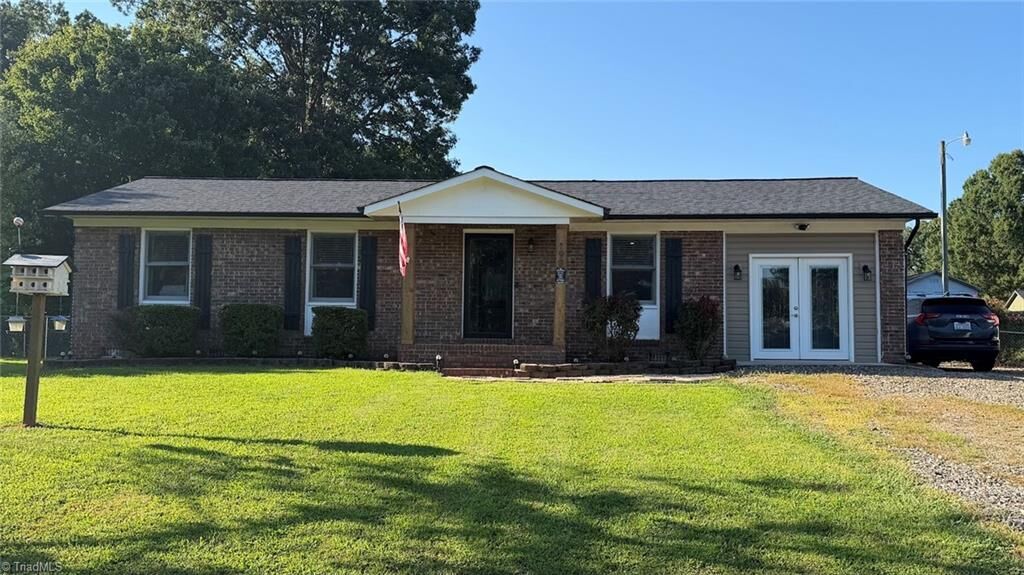 Property Photo:  190 Southridge Run Lane  NC 28659 