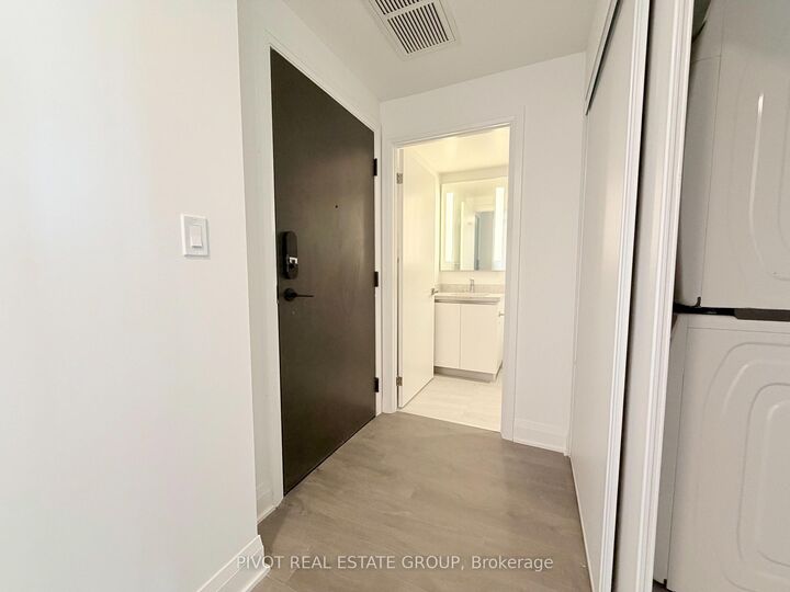 Property Photo:  2 Erskine Road 3304  ON L5B 0S1 