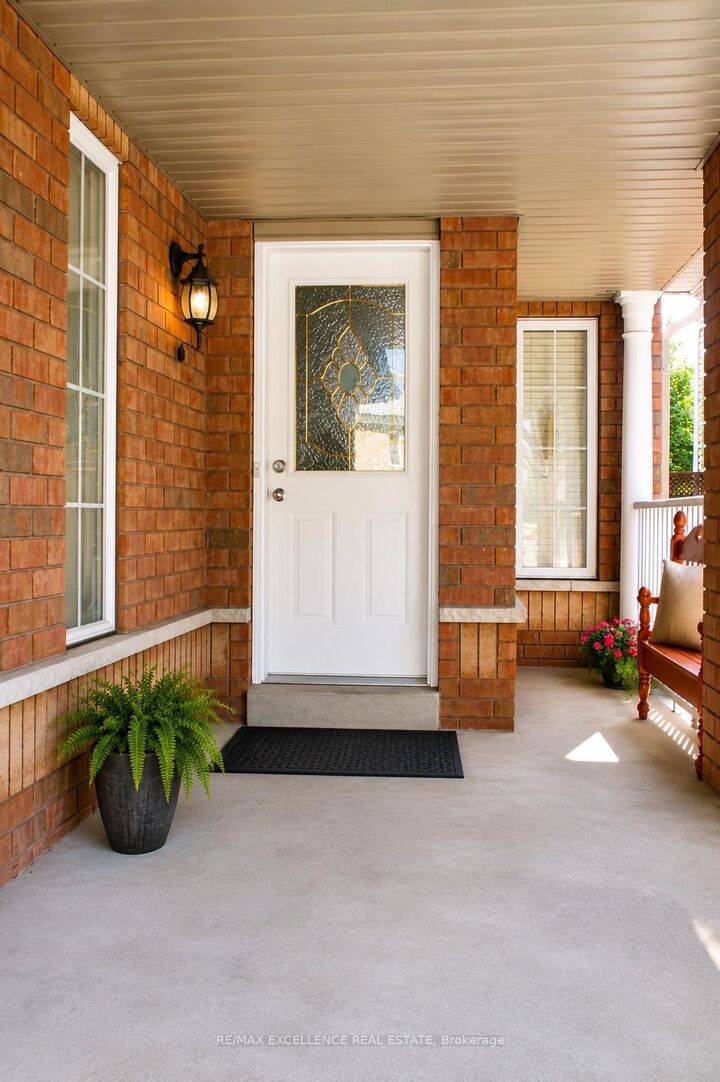 Property Photo: 222 Vintage Gate ON L6X 5B2