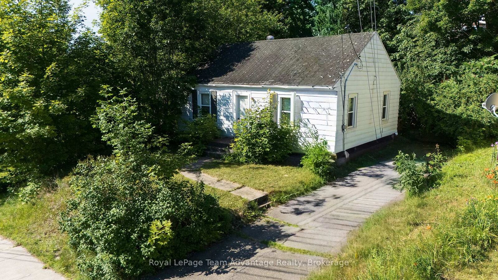 Property Photo:  24 Hillcrest Avenue  ON P2A 1L4 