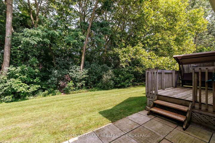 Property Photo:  3300 Montrose Road 8  ON L2H 3L9 