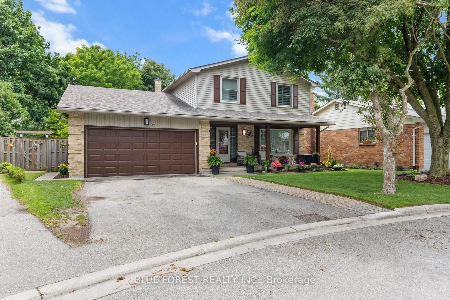 Property Photo:  92 Salem Court  ON N6K 1S9 