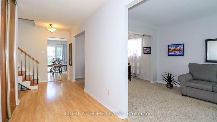 Property Photo:  70 Kinzie Lane  ON L4M 5Z8 