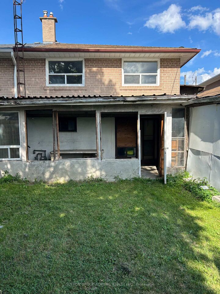 Property Photo:  205 St Lucie Drive  ON M9M 1T4 