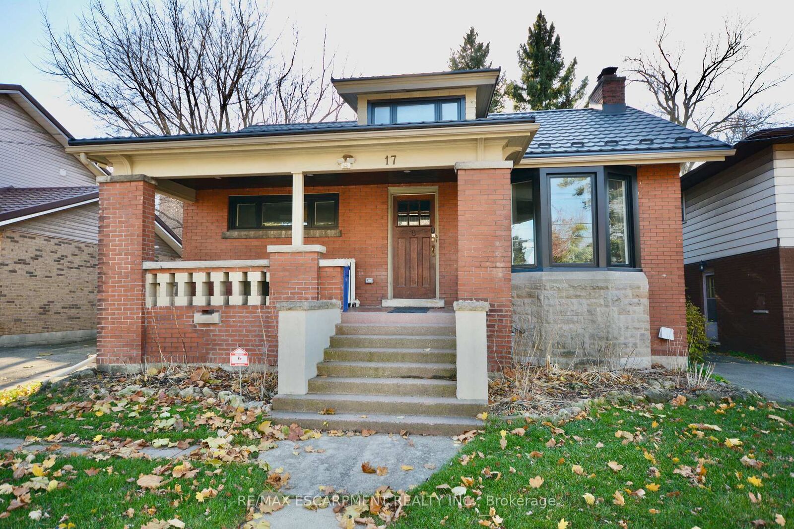 Property Photo:  17 Inverness Avenue W Lower  ON L9C 1A1 