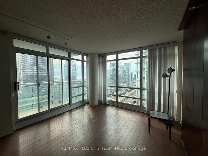 Property Photo:  381 Front Street W 3011  ON M5V 3R8 