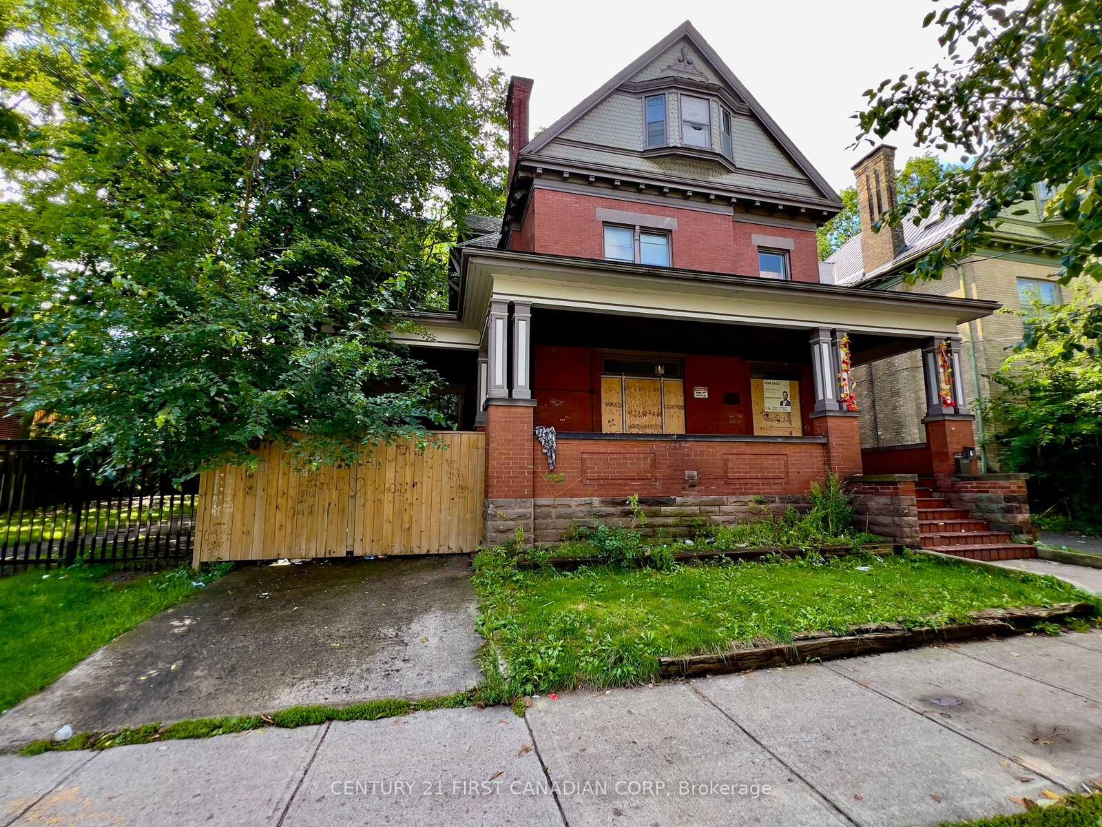 Property Photo:  