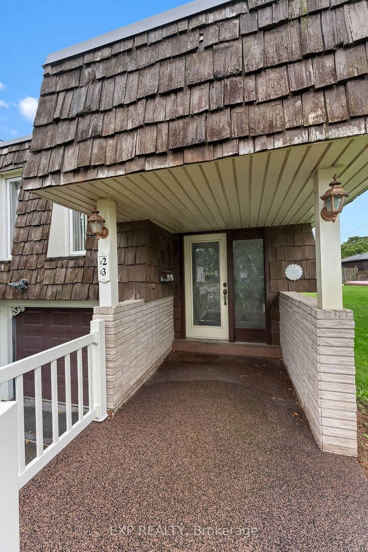 Property Photo:  23 Classic Avenue  ON L3B 1P3 