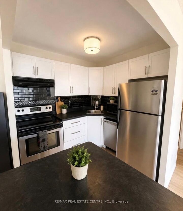 Property Photo: 65 Highland Crescent 804 ON N2M 5M8
