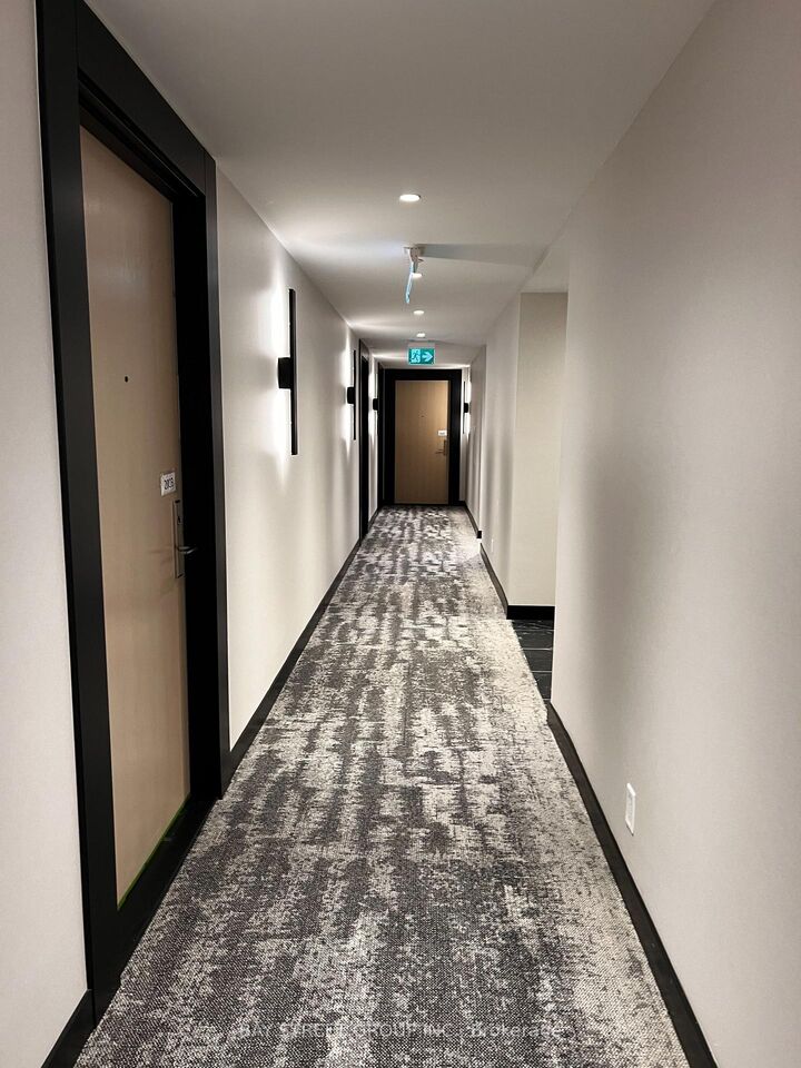 Property Photo:  395 Bloor Street E 2002  ON M4W 1H7 