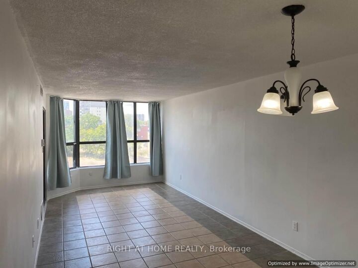 Property Photo:  25 Agnes Street 302  ON L5B 3X7 