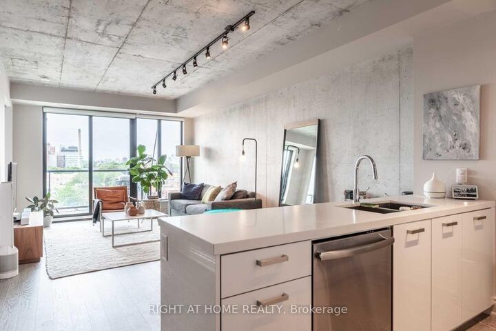 Property Photo: 608 Richmond Street W 820 ON M5V 0N9