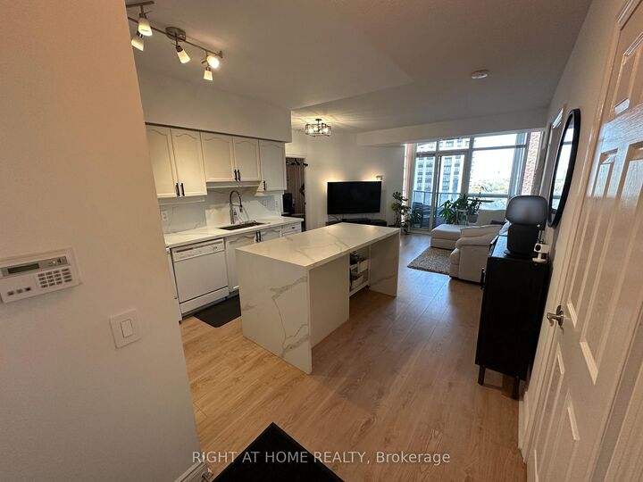 Property Photo: 80 Harrison Garden Boulevard 1419 ON M2N 7E3