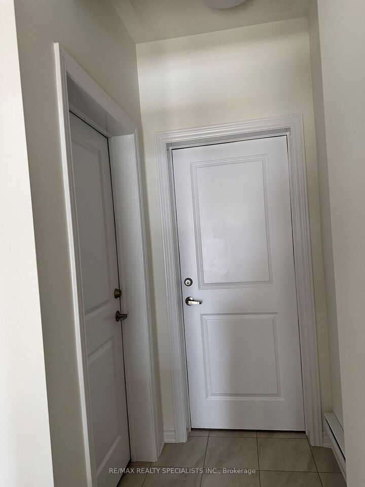 Property Photo:  26 Thornbird Crescent Upper  ON L6V 3N5 