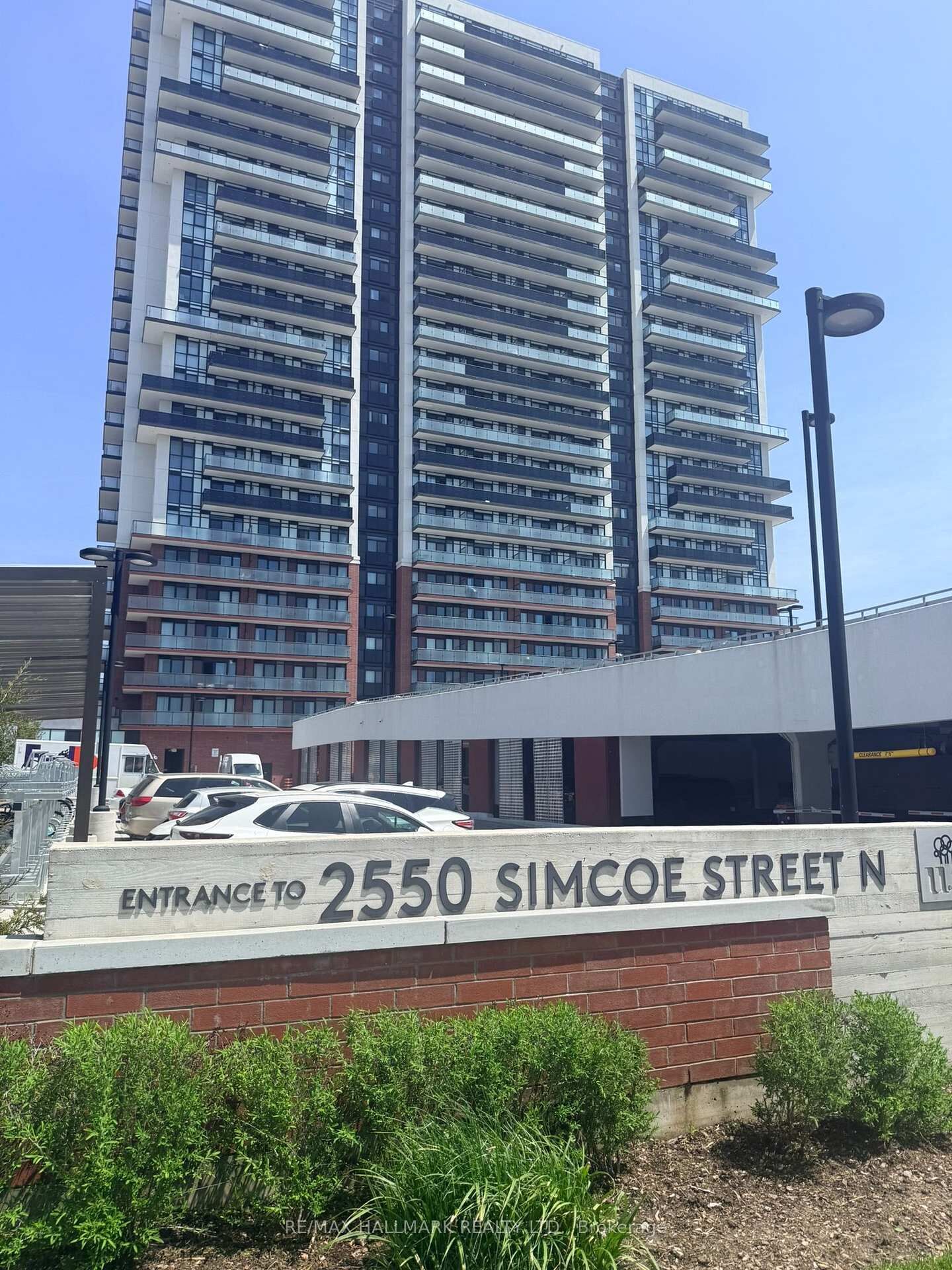 Property Photo:  2550 Simcoe Street N 1501  ON L1L 0R5 