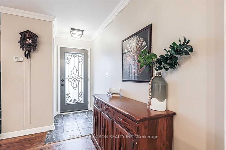 Property Photo:  917 Henry Street  ON L1N 5E6 