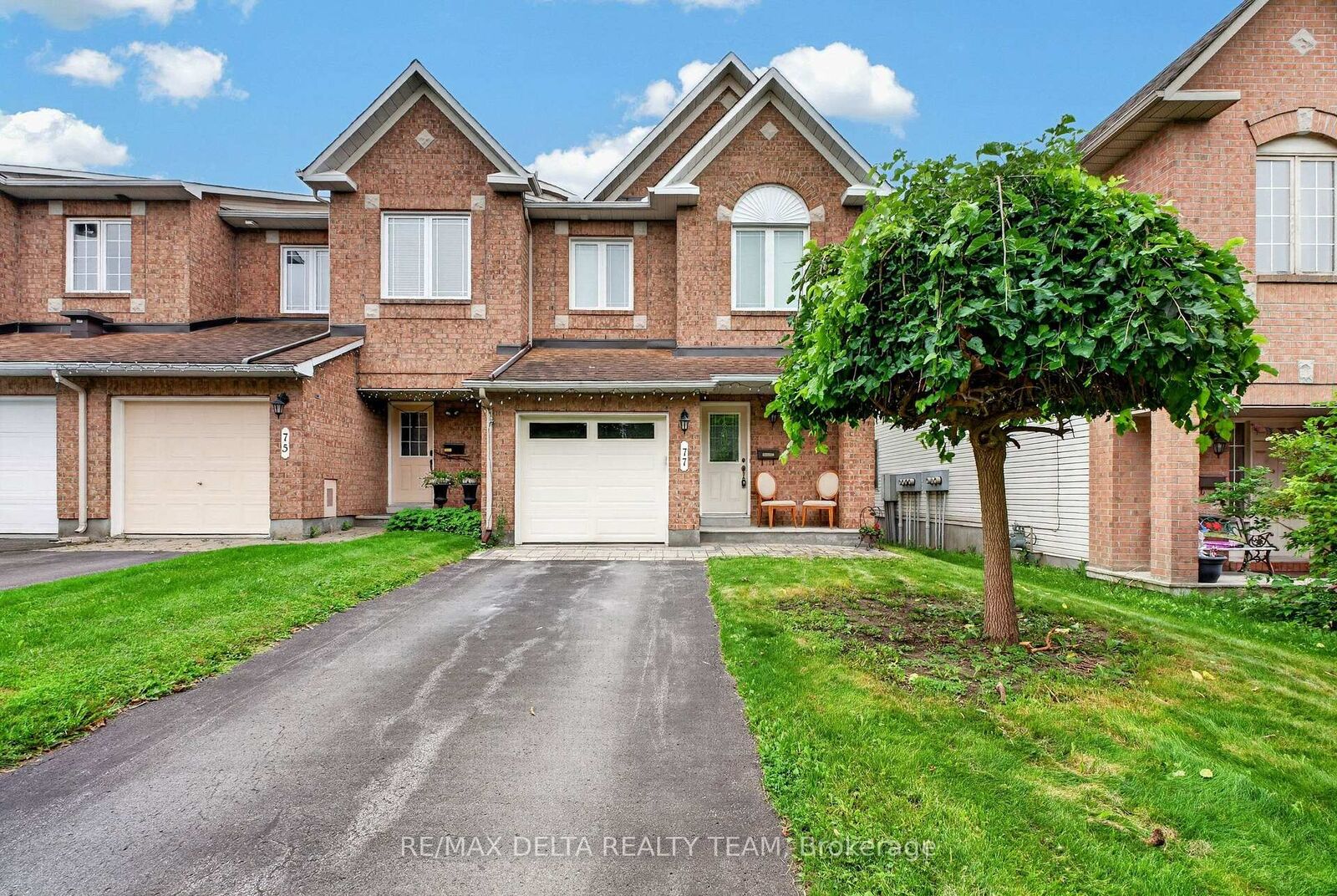 Property Photo:  77 Flowertree Crescent  ON K2M 2R7 