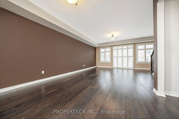 Property Photo:  165 Hampshire Way 16  ON L9T 8M7 