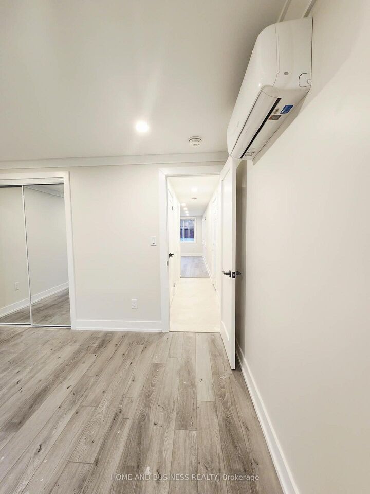 Property Photo:  5651 Turney Drive Upper  ON L5M 1A1 