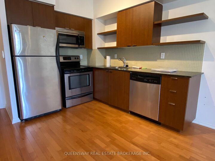 Property Photo: 35 Hayden Street 1118 ON M4Y 3C3
