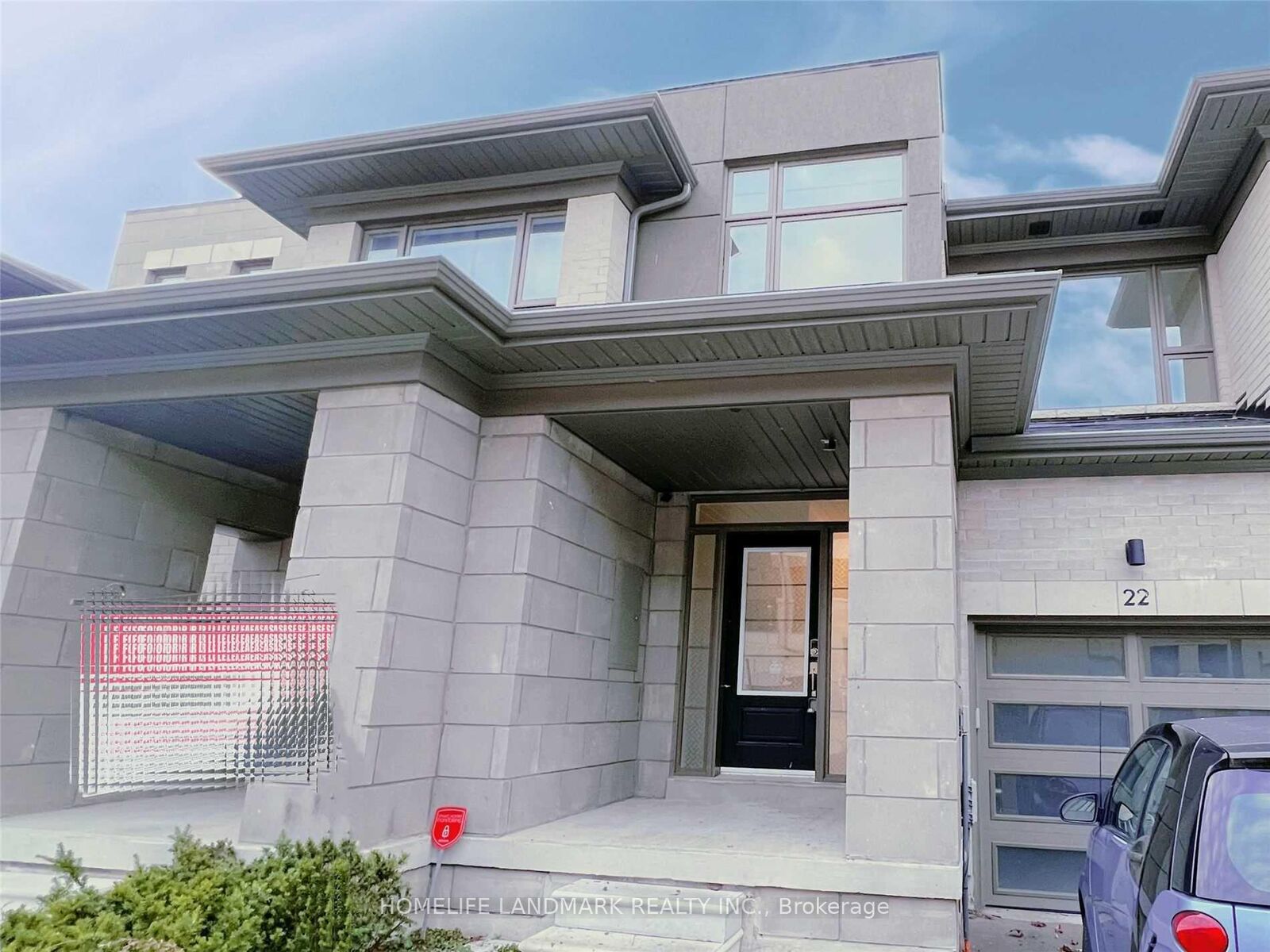 Property Photo:  