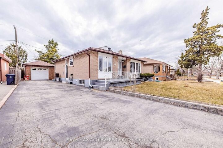 Property Photo:  44 Strathavon Drive  ON M9V 2H6 