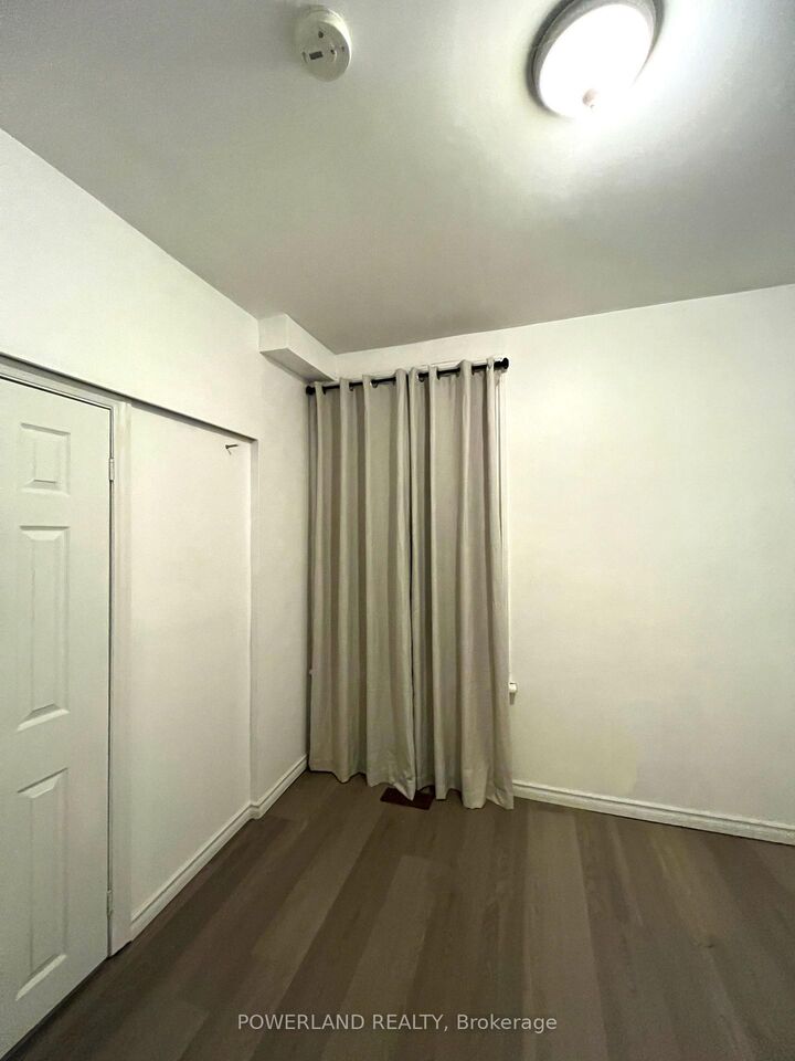 Property Photo: 202 Prospect Street Apt #1 ON L3Y 3T6