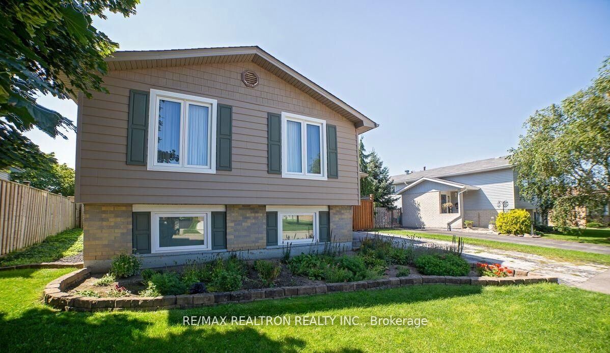 Property Photo:  43 Odessa Street  ON L8J 1A3 