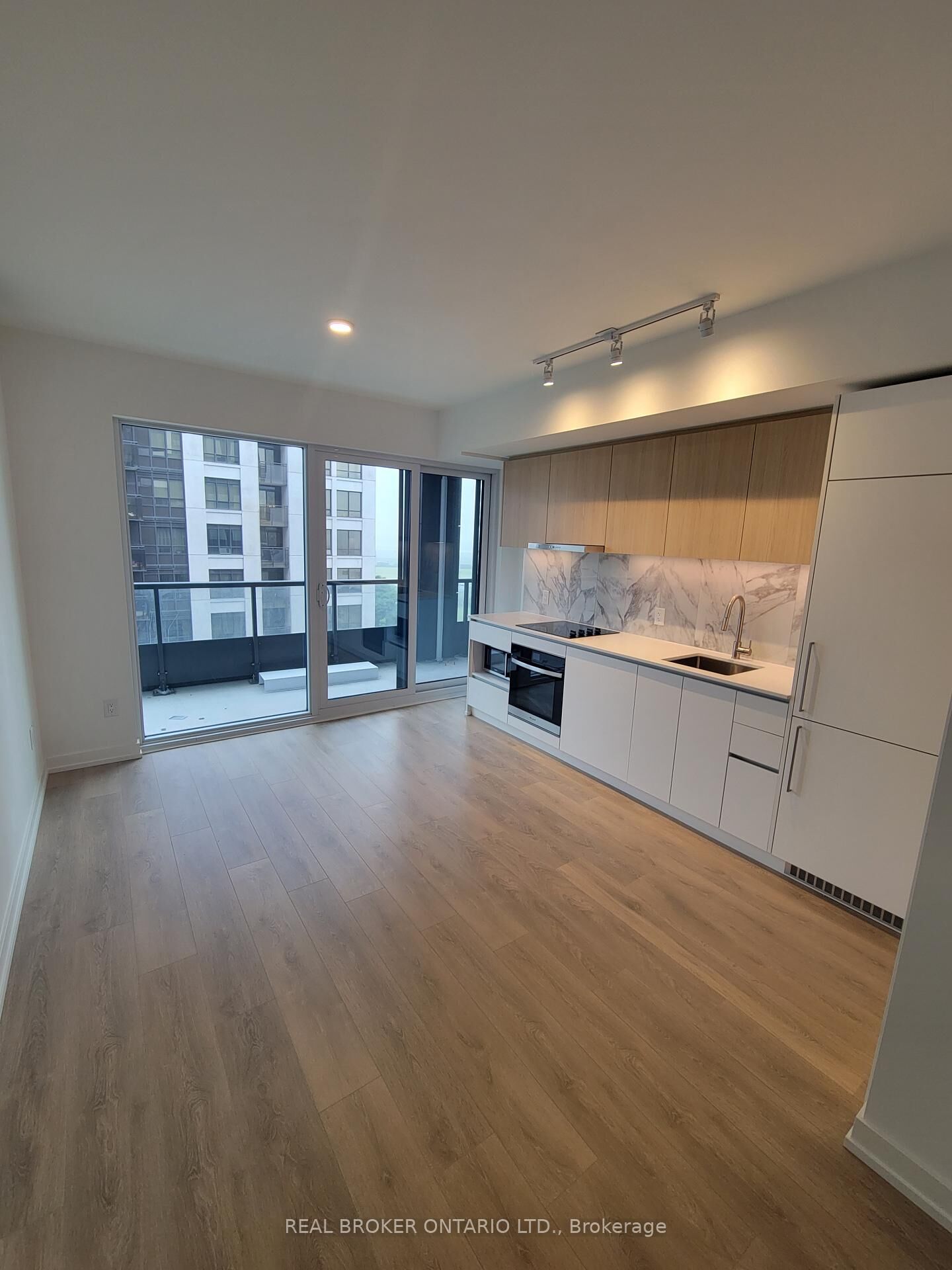 Property Photo:  1100 Sheppard Avenue W 911  ON M3J 0H1 