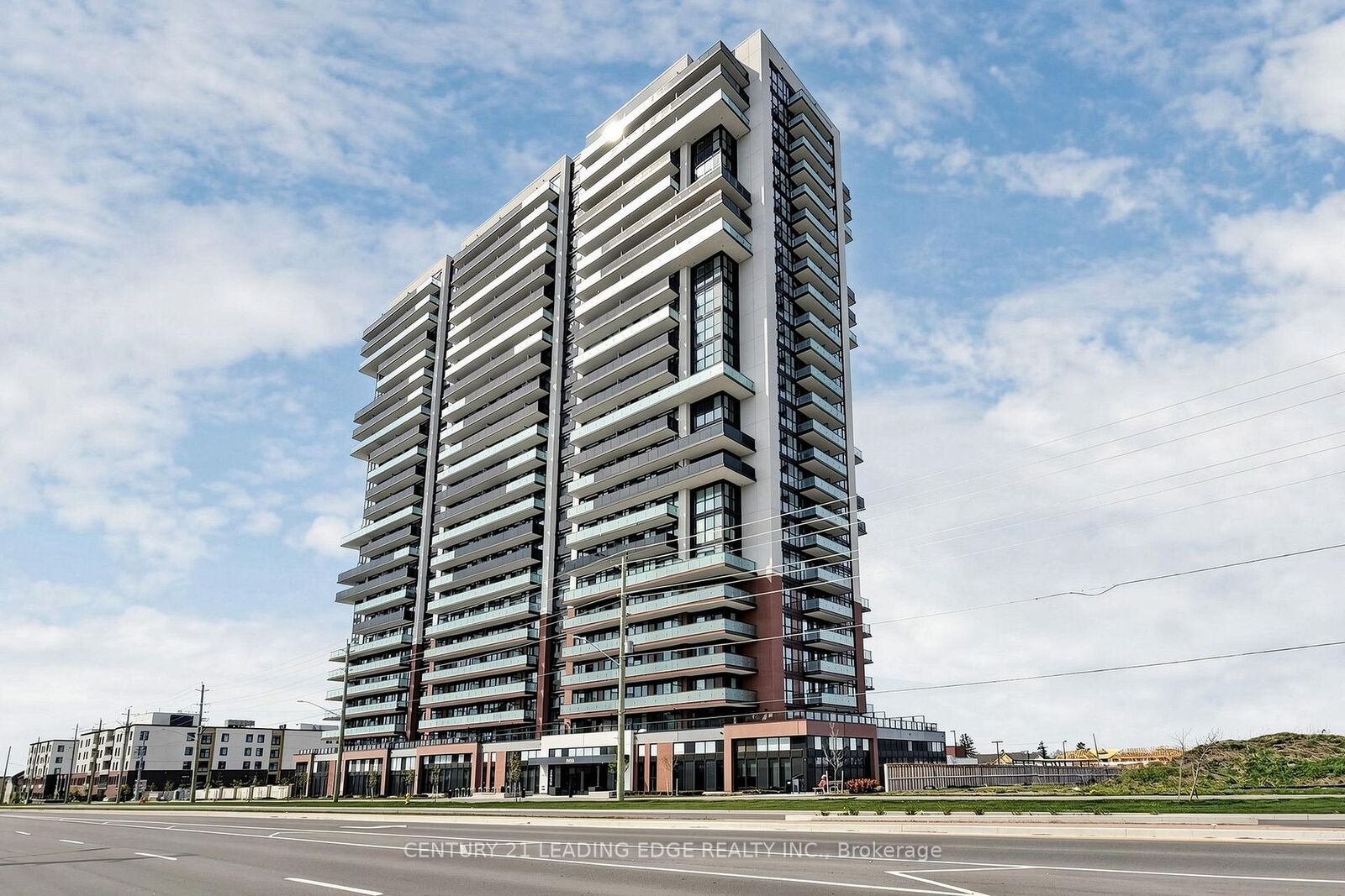 Property Photo:  2550 Simcoe Street N 409  ON L1L 0R5 