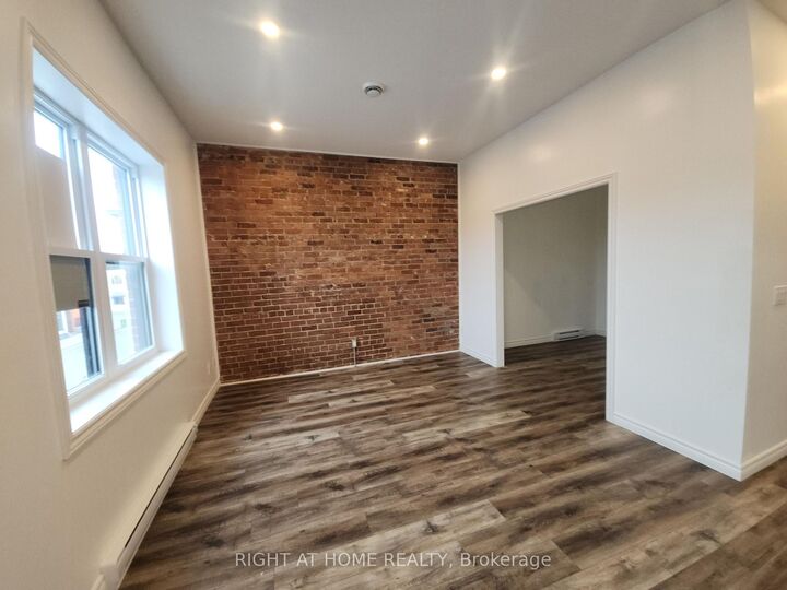 Property Photo:  9 Queen Street W 202  ON L0L 1P0 