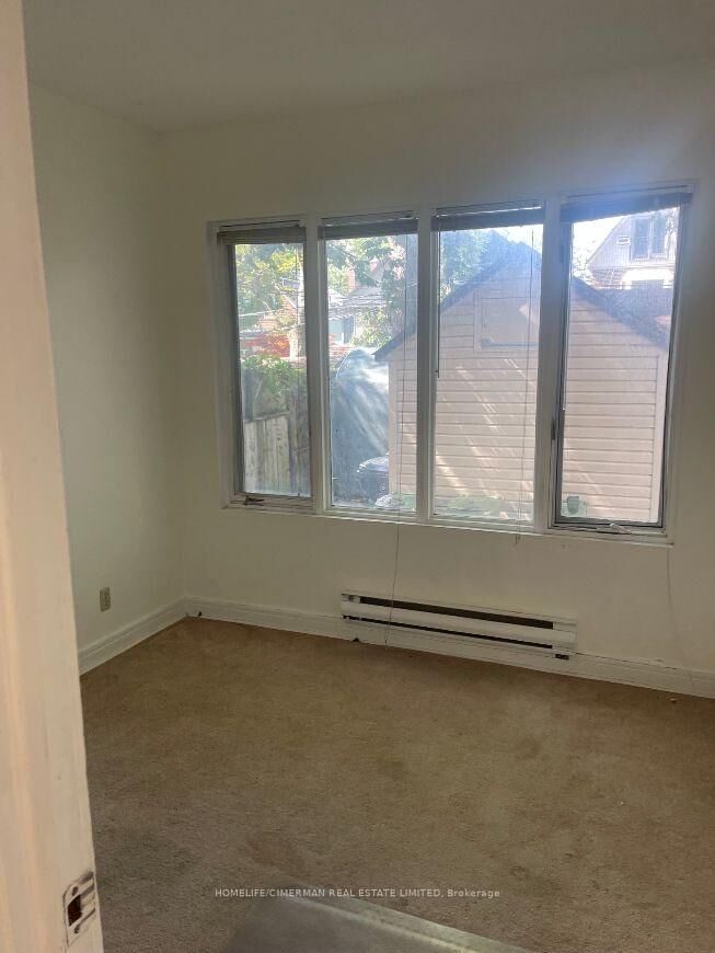 Property Photo:  302 Woodbine Avenue 1  ON M4L 3P4 