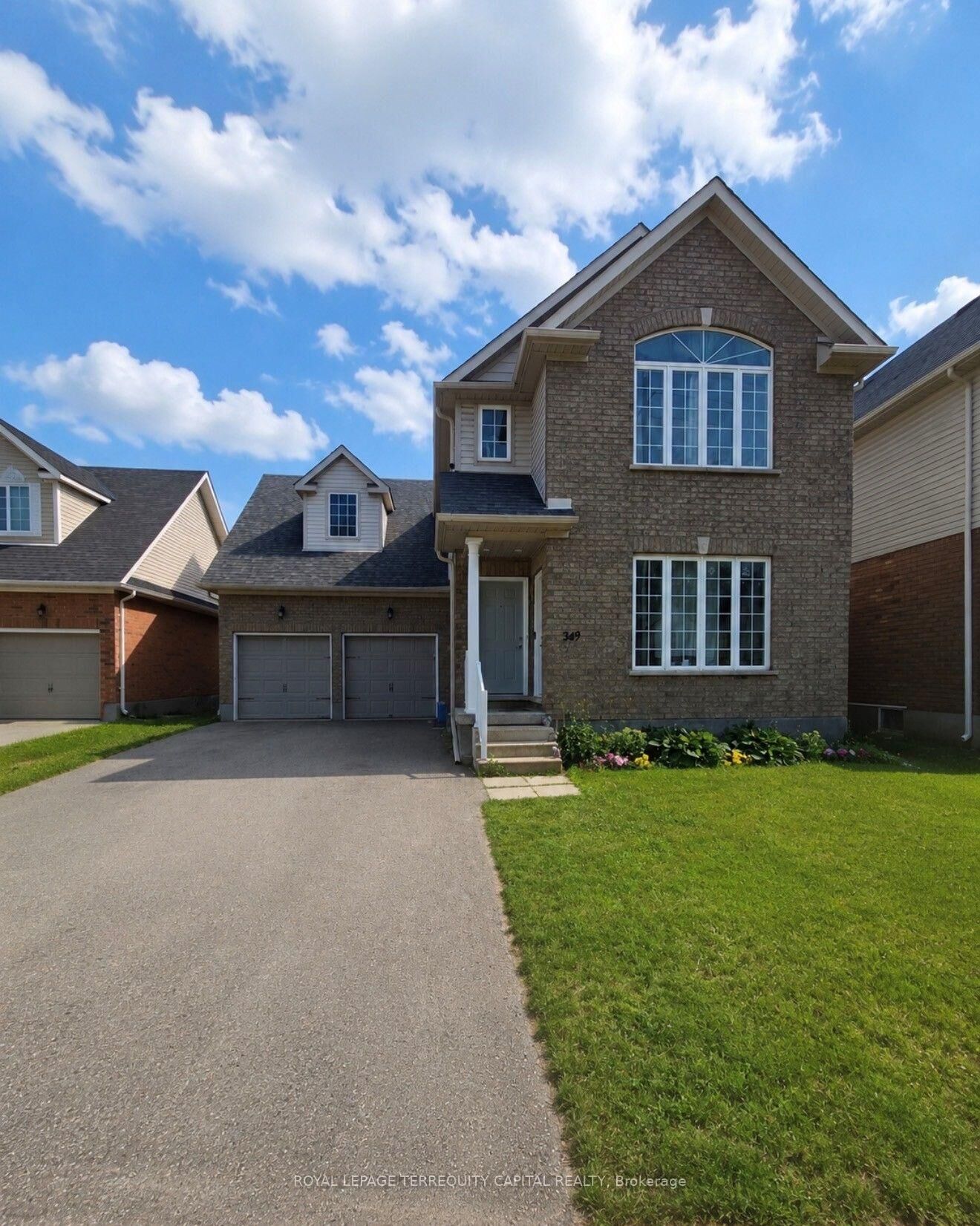 Property Photo:  349 Edgehill Drive B  ON L4N 9X5 