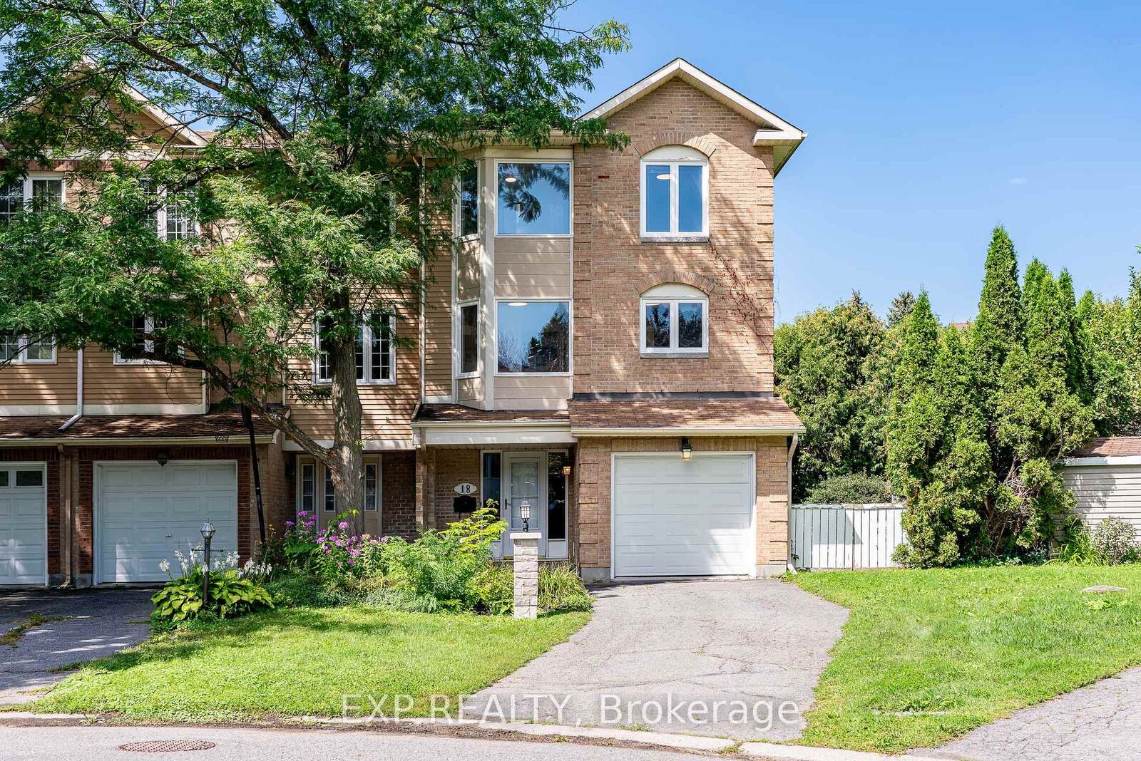 Property Photo:  18 Arbordale Crescent  ON K2G 5C6 