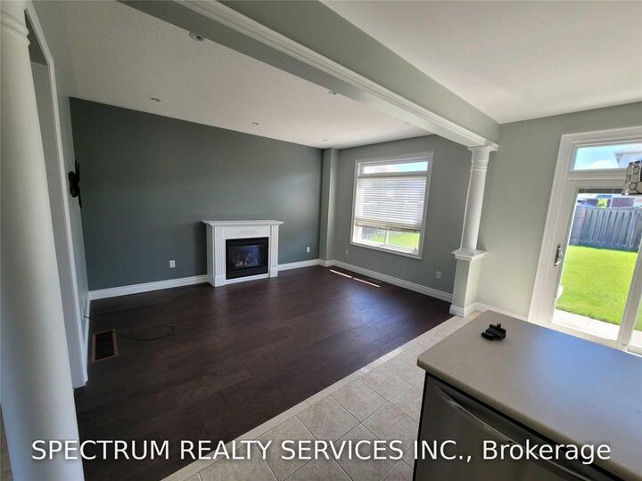 Property Photo:  7 Charlemagne Avenue  ON L4M 0A9 