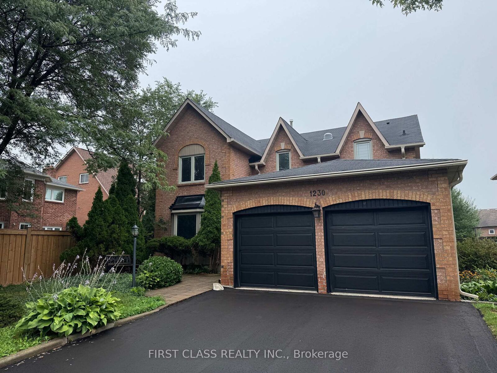Property Photo:  1230 Glenashton Drive  ON L6H 5L9 