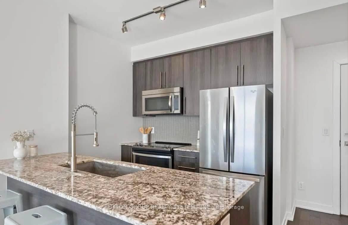 Property Photo:  510 Curran Place 4103  ON L5B 0J8 