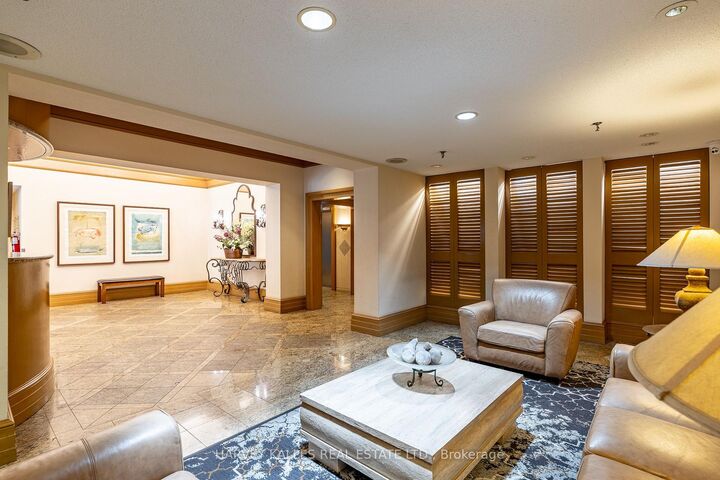 Property Photo:  5 Kenneth Avenue 205  ON M2N 6M7 