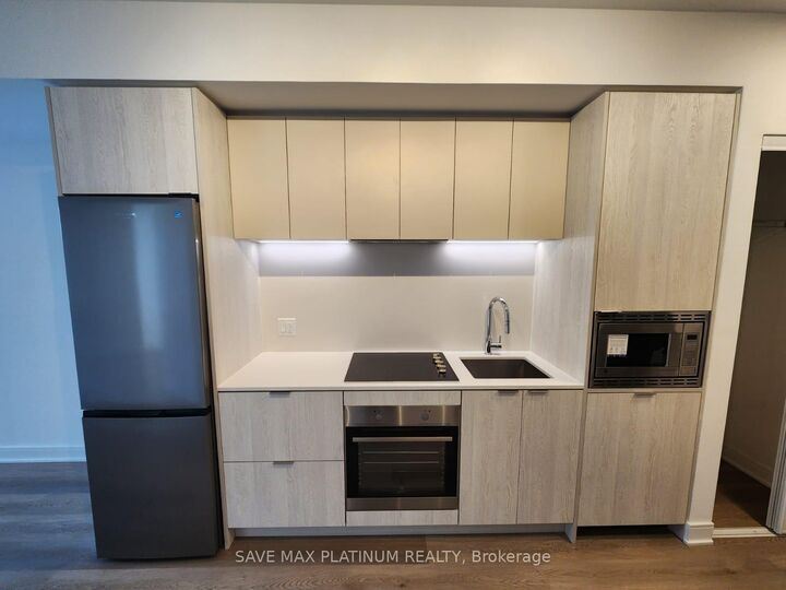 Property Photo: 86 Dundas Street E 407 ON L5A 1W4