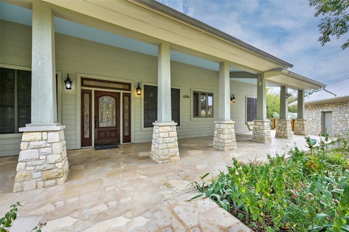 Property Photo:  1118 Rustic Lane  TX 78669 