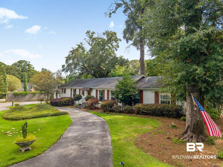 Property Photo: 4251 Horloesther Court AL 36608