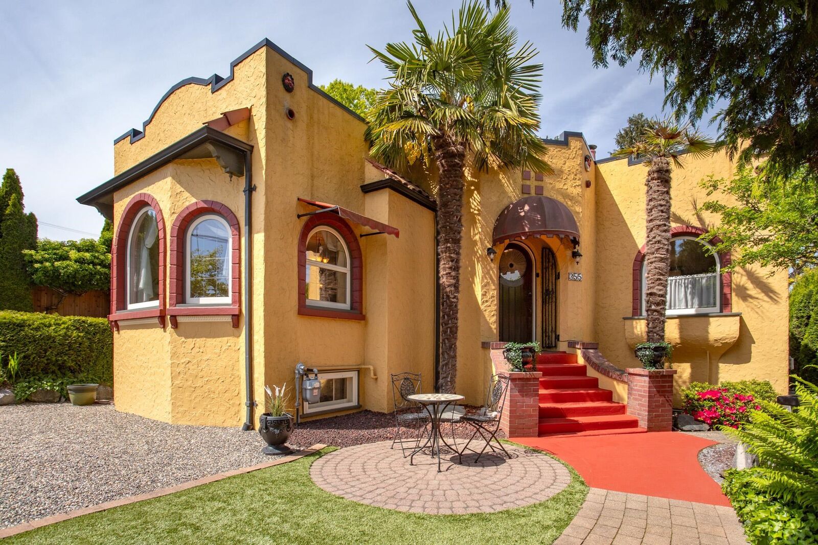 Property Photo:  355 Cumberland Street  BC V3L 3G4 