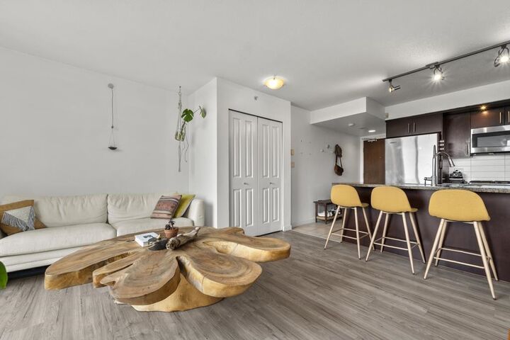 Property Photo:  1650 W 7th Avenue 1003  BC V6J 5N1 